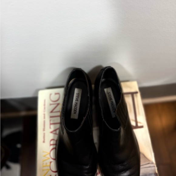 Steve Madden Size 8.5 Black Ankle Booties - Picture 4 of 14